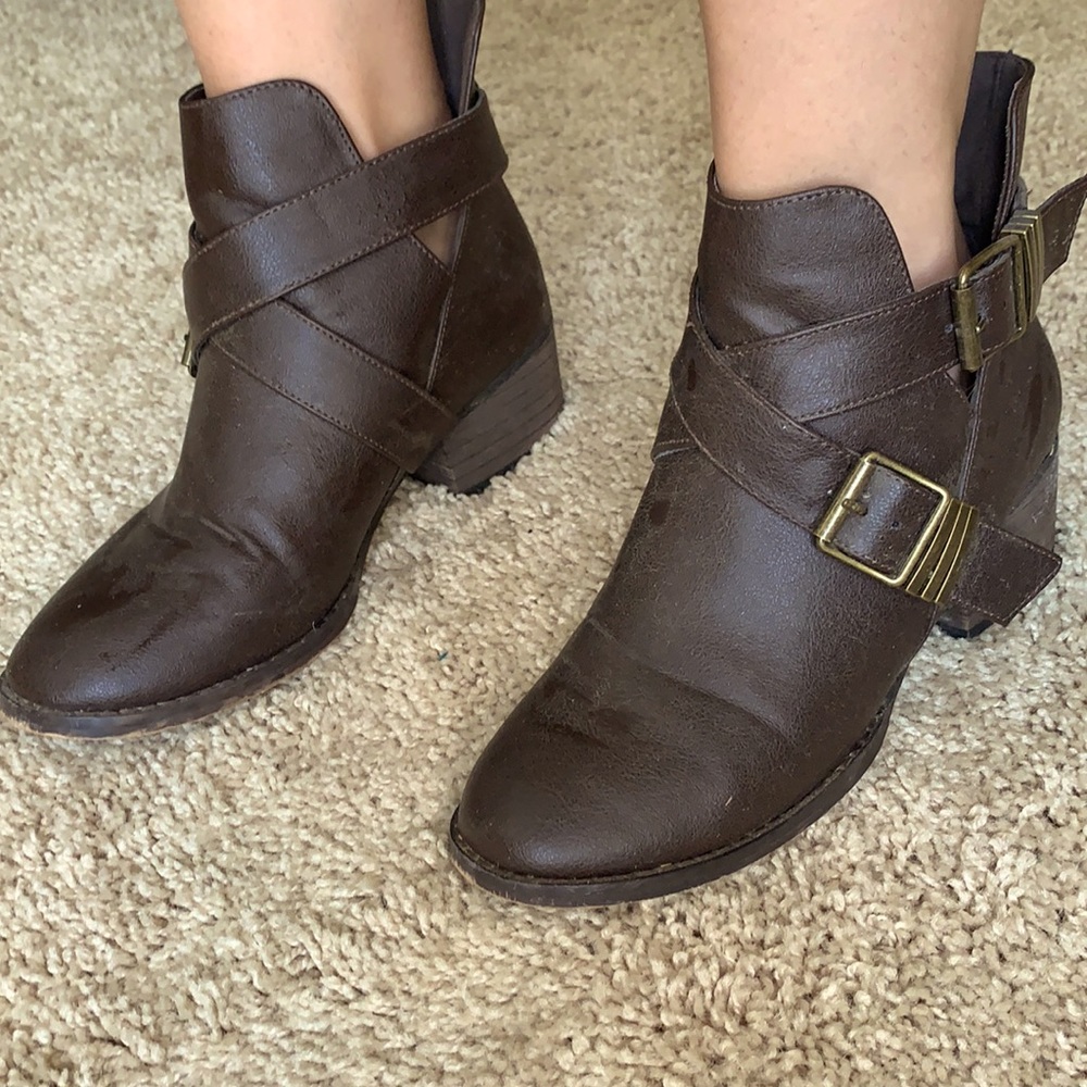 Women’s ankle booties